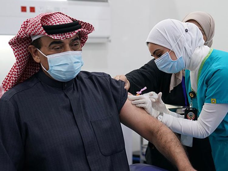 Kuwait launches vaccinations COVID-19